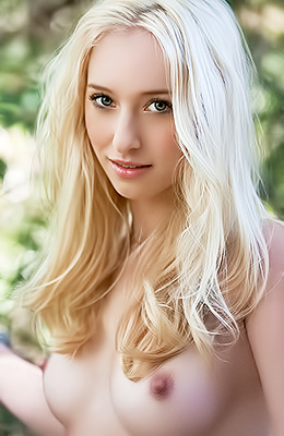 Good looking blonde princess of seduction Lauren Ash is...